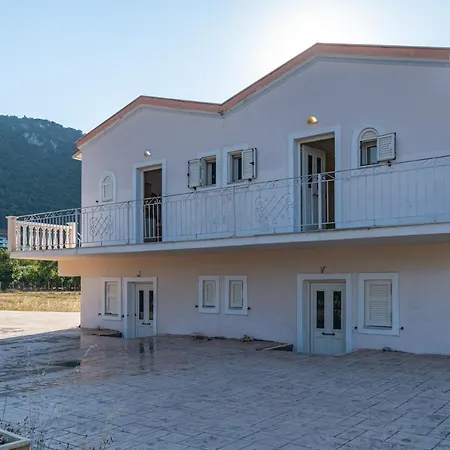 Seaside Harmony 圣爱奥尼斯米科